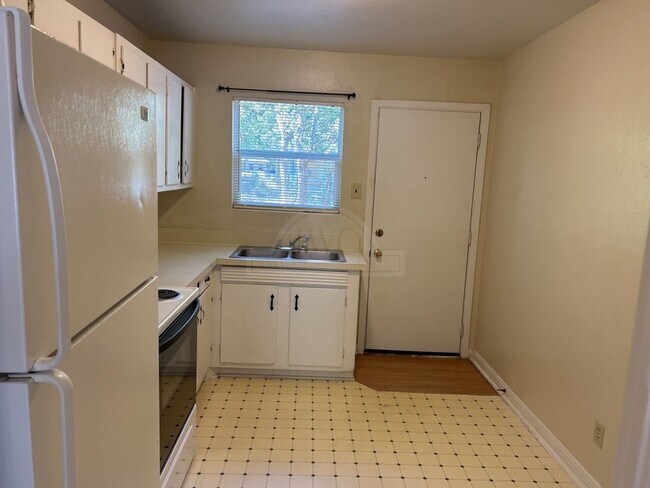 Building Photo - 1608 Duncan Ave