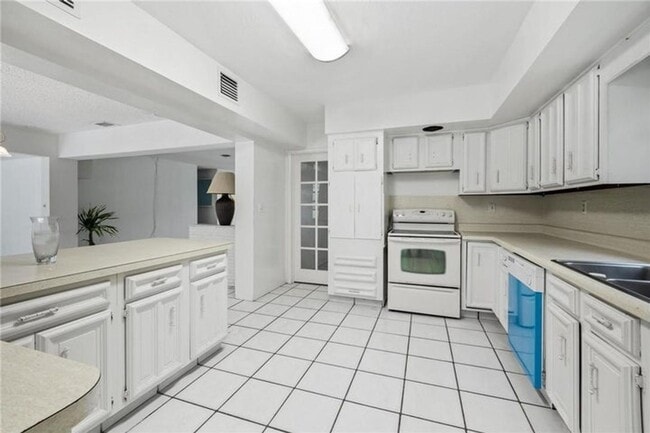 Building Photo - 4430 NE 16th Terrace