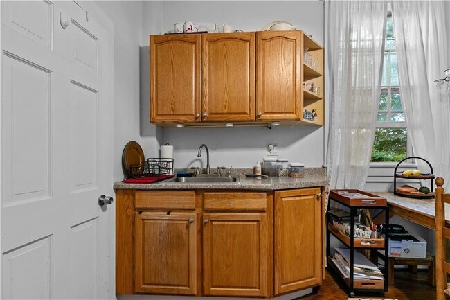 Building Photo - 34-36 Farewell St