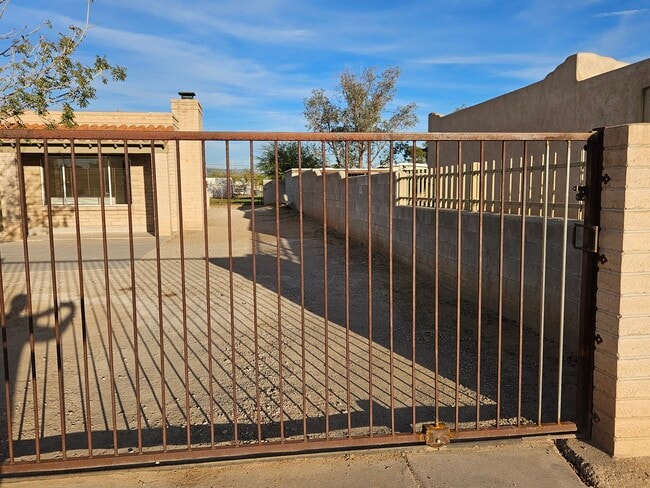 Building Photo - 4445 S Kostka Ave