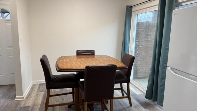 Building Photo - 314 College Park Dr