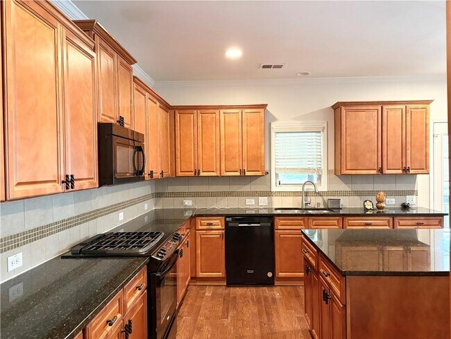 Building Photo - 204 Providence Ln