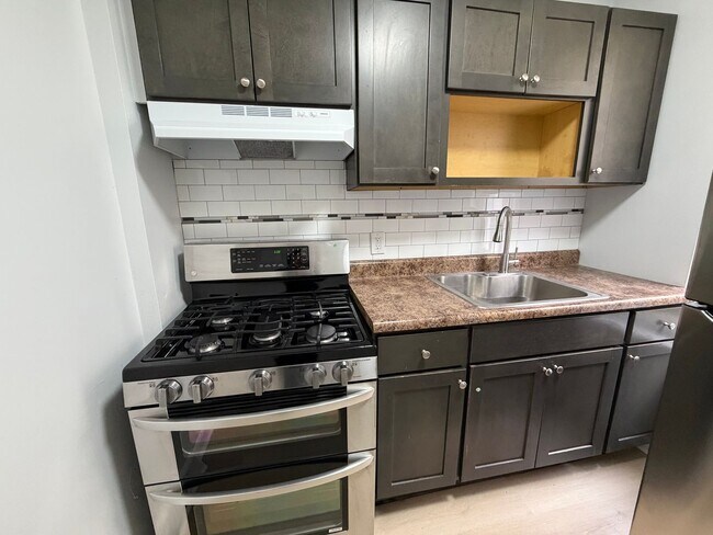 Building Photo - Charming 2BR/1Bath House! Section 8 ONLY!