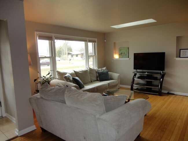 Building Photo - 7422 N Navajo Rd