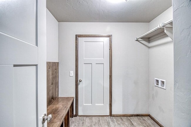 Building Photo - 432 Pergola St