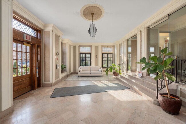 Building Photo - 1101 L St NW