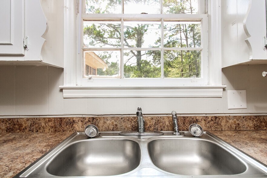 Building Photo - 713 Frieden St