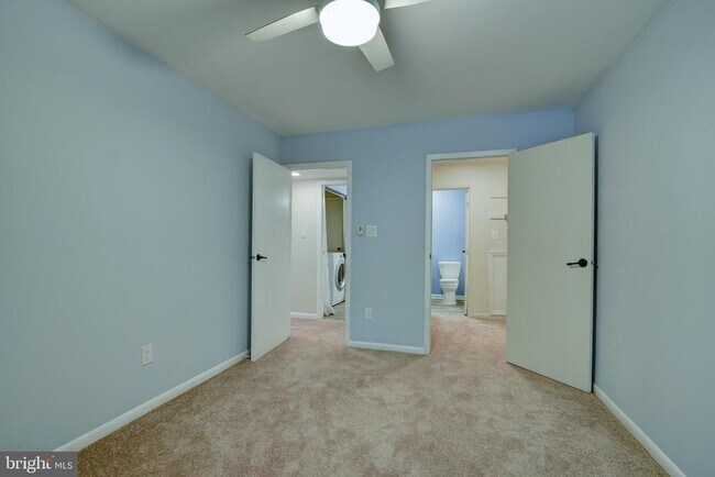 Building Photo - 5806 Royal Ridge Dr