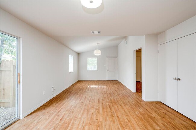 Building Photo - 8110 Willet Trail