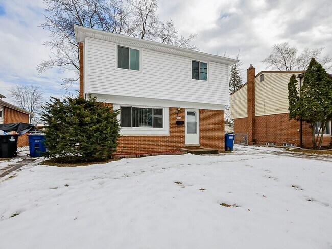 Building Photo - AVAILABLE NOW! Spacious and Inviting Westland Home!