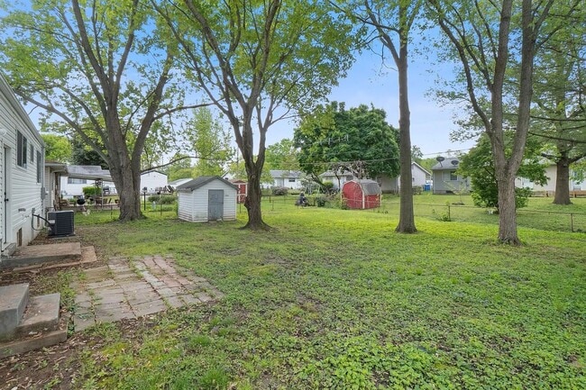 Building Photo - Updated 3 bedroom home in Florissant with garage