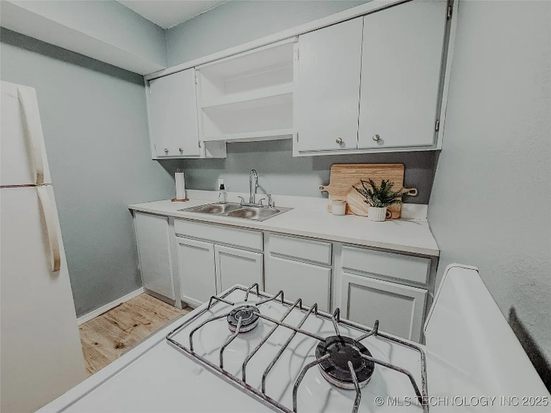 Building Photo - 812 N 6th Ave