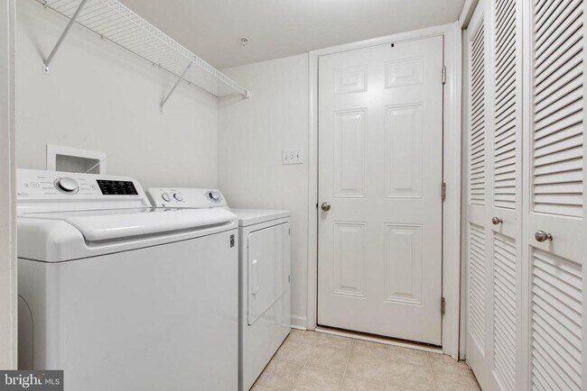 Building Photo - 6721 Caleb Dorsey Square