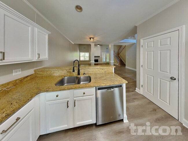 Building Photo - 123 Clarin Way