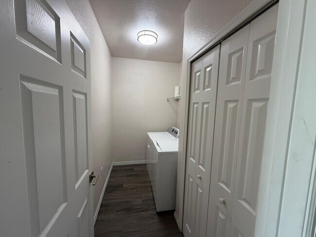 Building Photo - 2003 Claudia Ln