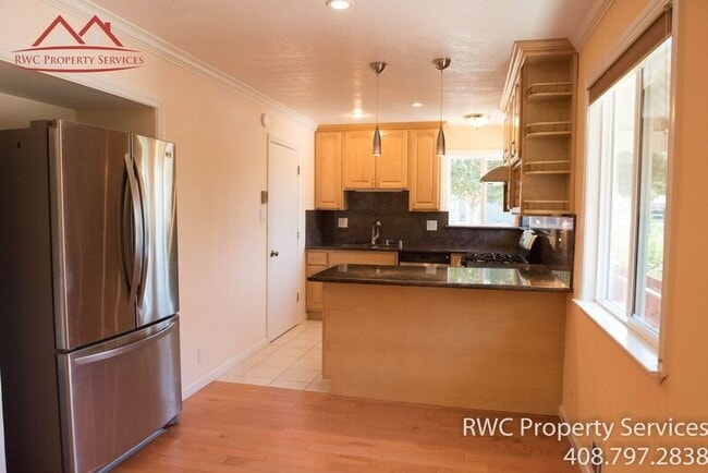 Building Photo - 4267 Will Rogers Dr