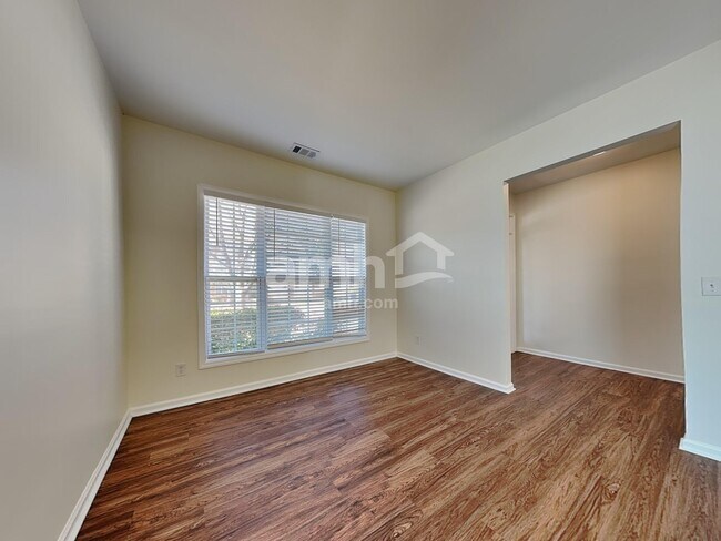 Building Photo - 1152 Balvaird Dr SE