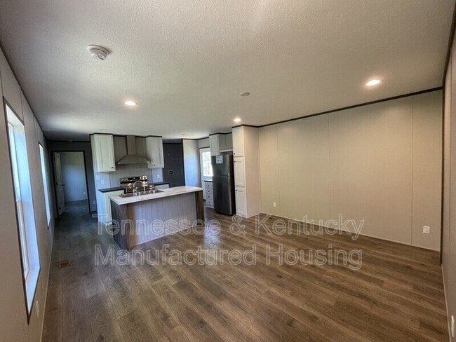 Building Photo - 218 Eller Dr