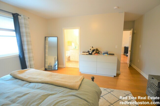 Building Photo - 4 North Crescent Circuit