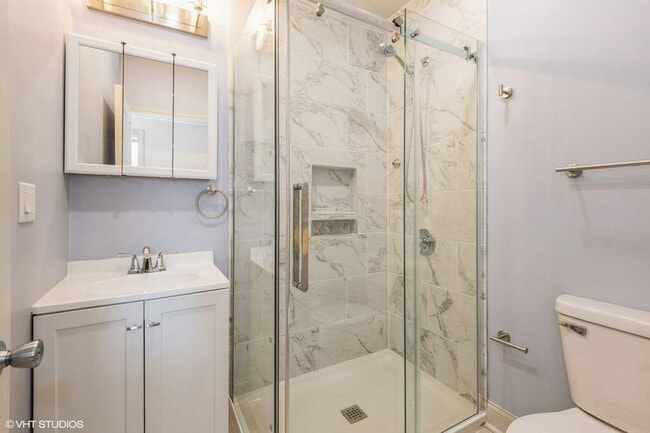 Building Photo - 1446 W Irving Park Rd