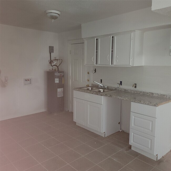 Building Photo - 3823 Lydia St