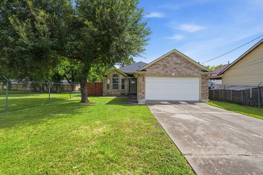 Building Photo - 3565 Dreyfus St