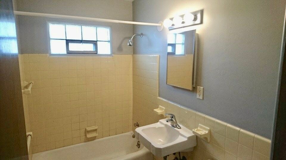 Building Photo - 2726 Pomona Dr