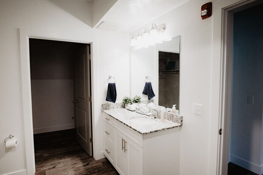 Building Photo - 875 S Depot St