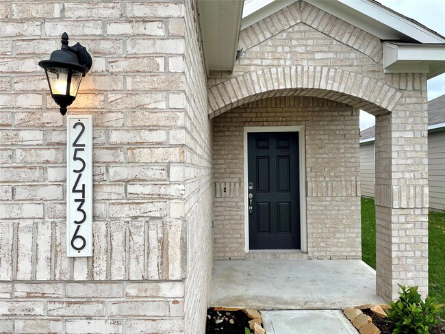 Building Photo - 25436 Northpark Lake Dr