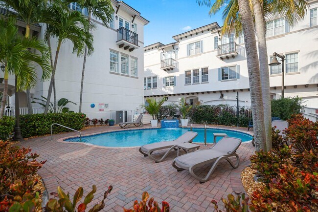 Building Photo - 285 SE 6th Ave