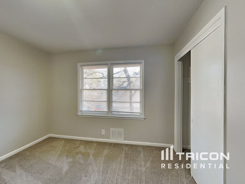 Building Photo - 4930 Sugar Creek Dr