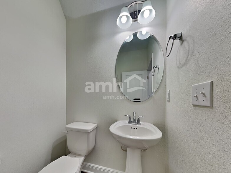 Building Photo - 20355 Calla Lily Dr