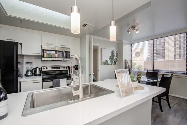 Building Photo - 3525 Sage Rd