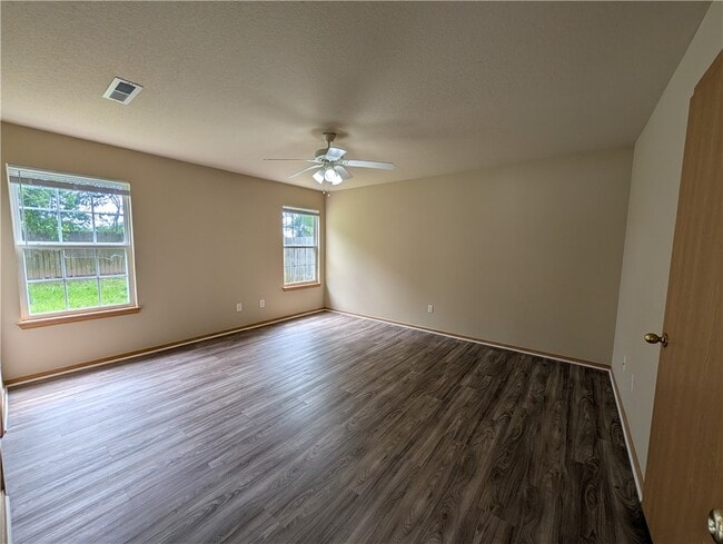 Building Photo - 605 Cedarbrook Ct