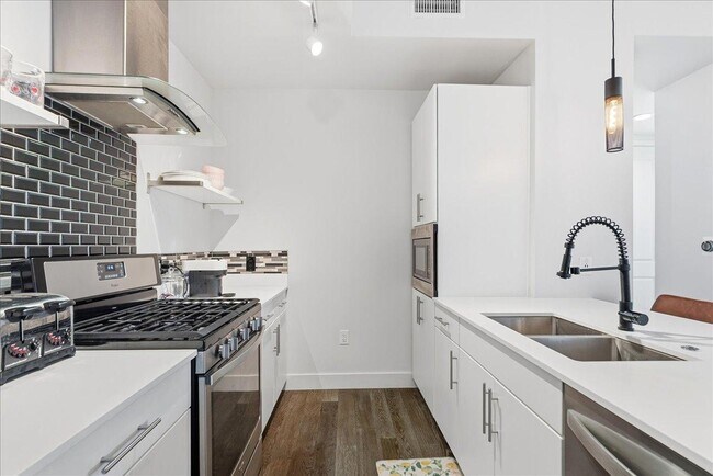 Building Photo - 3131 N Central Ave