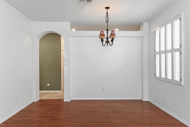 Building Photo - 3 bedroom, 3 bath with flex space  in Wint...