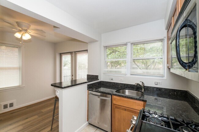 Building Photo - Spacious Starter home with full basement and parking