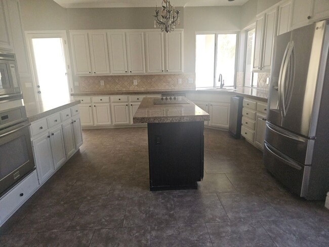 Building Photo - 4 bd 2.5 bth north east scottsdale home with pool