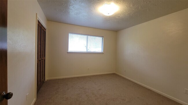 Building Photo - 1701 Rebecca Ln