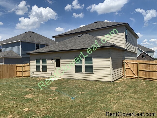 Building Photo - Available Now: 5 bed 3 Full bath