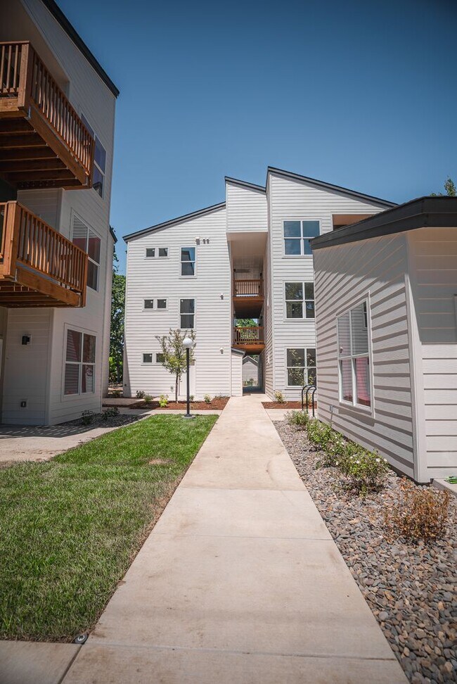 Building Photo - 209 - Waller Apartments