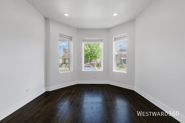 Building Photo - 946 N Drake Ave