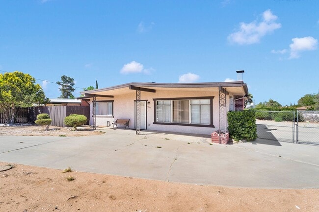 Building Photo - ADORABLE 1 BEDROOM 1 BATH IN HESPERIA