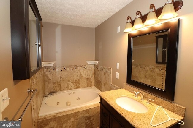 Building Photo - 3312 Hibiscus Ct