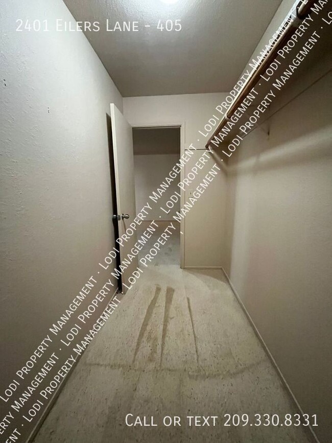 Building Photo - 2401 Eilers Ln