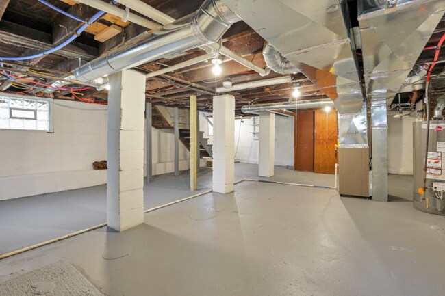 Building Photo - 282 S Cypress Ave