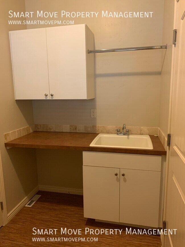 Building Photo - 687 W Laughton Dr