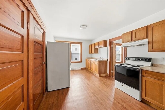 Building Photo - 31 Whitcomb St