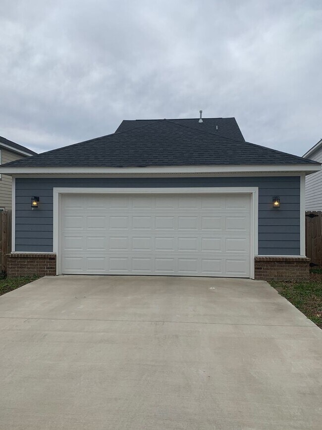 Building Photo - South Fayetteville Patio Home!!