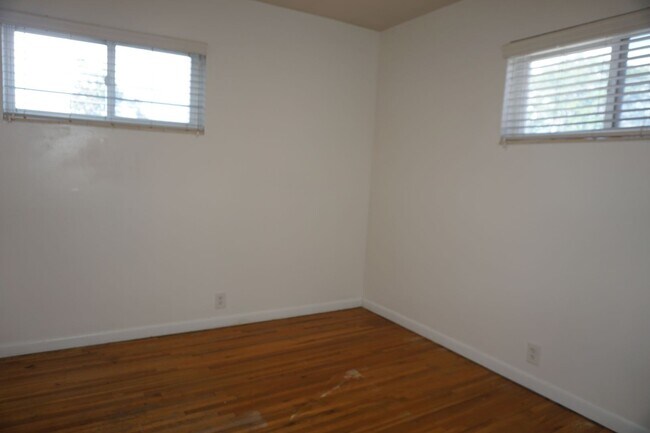 Building Photo - 1508-1512 Duplex